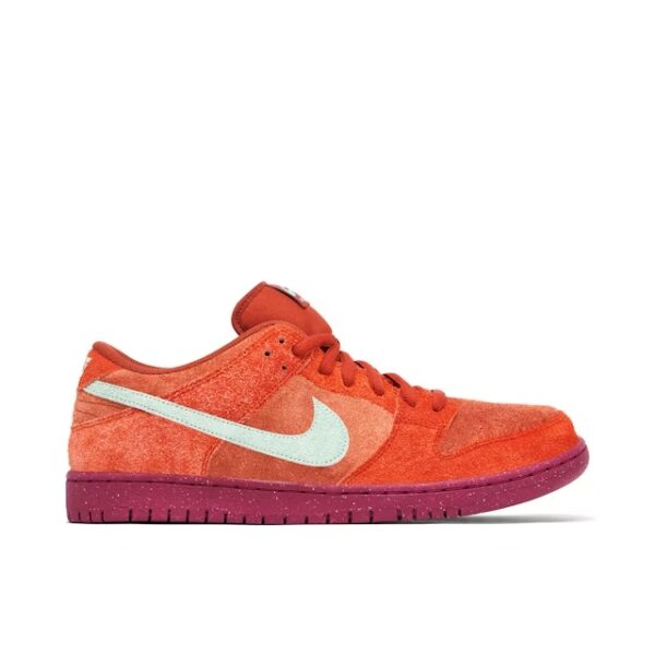 SB Dunk Low Pro Mystic Red