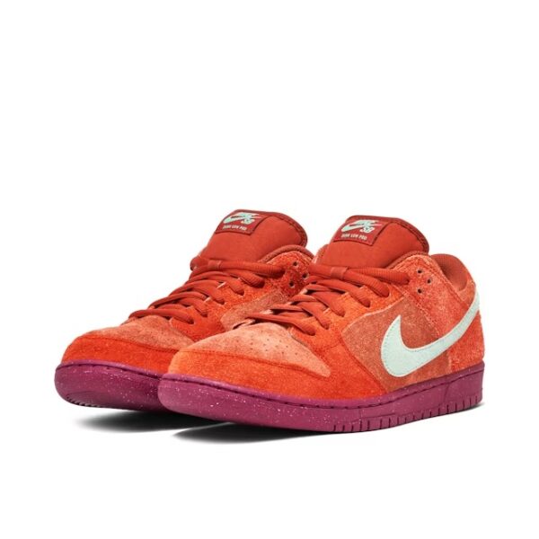 SB Dunk Low Pro Mystic Red – Image 3